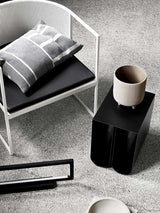 Architectuur kussen zwart en witte lijnen kristina dam