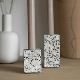 stenen kandelaar in terrazzo look