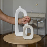 witte en beige  organische vaas met opening