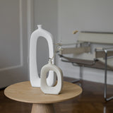 scandinavisch interieur witte vaas beige vaas bauhaus stoel