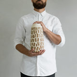 vaas met zandachtige textuur