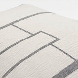 close up van katoenen architektuur kussen van kristina dam