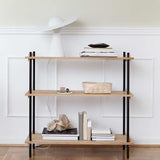 shelving system van moebe met keramieken lamp