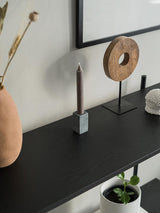 rustik lys kandelaar van steen in grijs