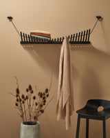 kapstok van hout in het zwart