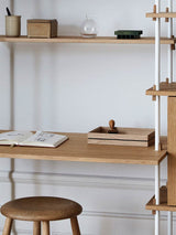 organise houten doos op shelving van moebe