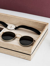 organise met zonnebril