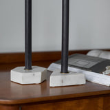 twee kaarsenhouder van marmer in de kleur wit