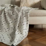 wit deken met zwarte punten