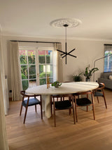 Betonlook eettafel organische vorm