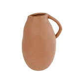 bruine vaas van aardewerk met zandachtige textuur